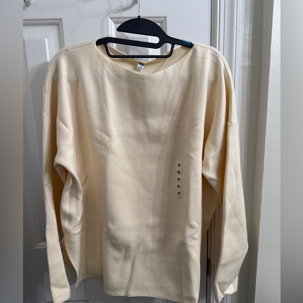 NWT Women’s Uniqlo Off-White Knit Top